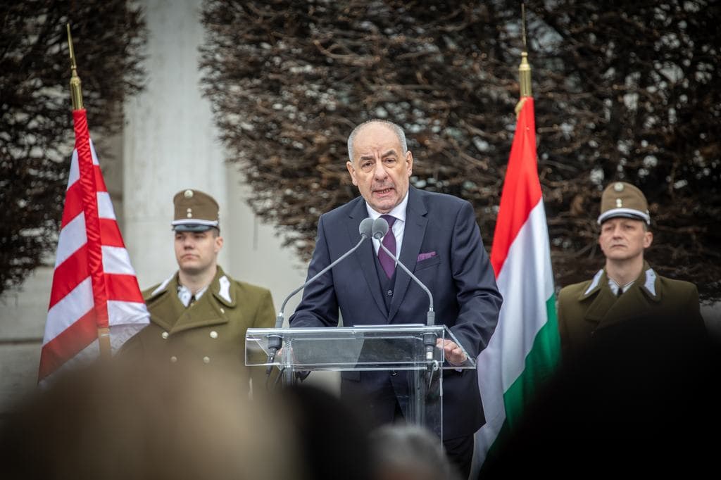 Sulyok Tamás még nem kapott villát, csak milliókat
