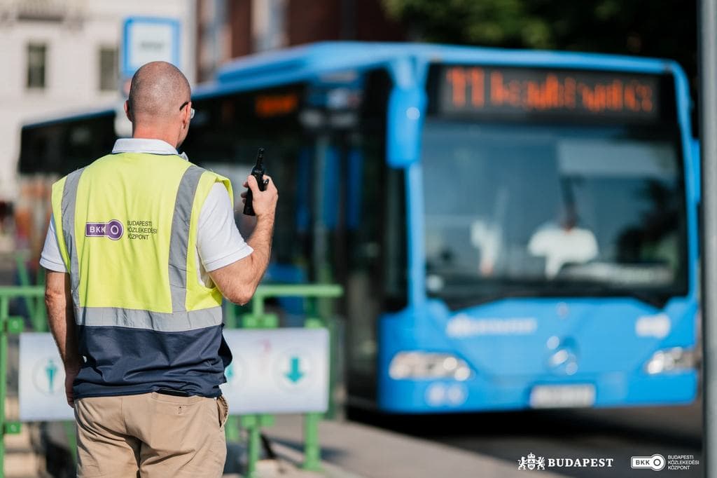 Lecsaptak Budapest egyik legforgalmasabb csomópontjára – háromnapos razziát indított a BKK és a rendőrség