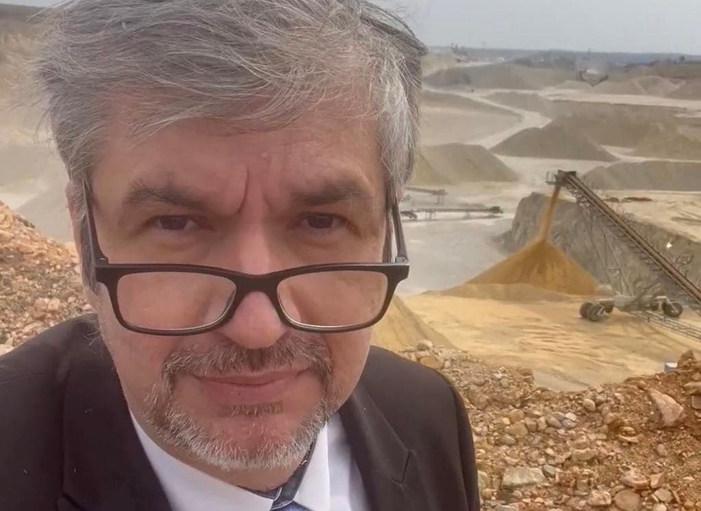 Hadházy Ákos fülest kapott: „a négy jelöltön kívül senkit nem hallgattak meg”