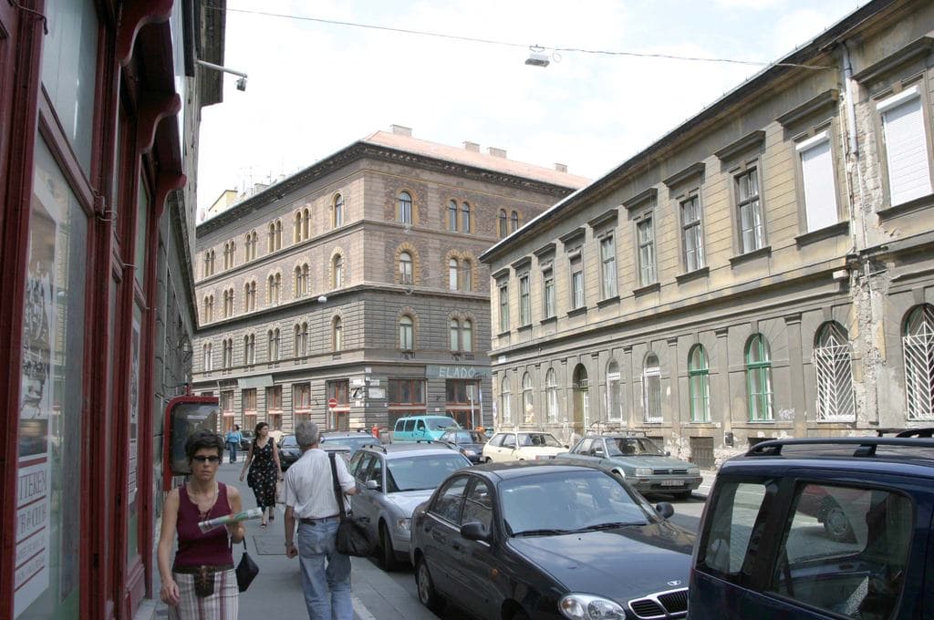 Nagy változás jöhet Budapest utcáin: éjszakai dohányboltzár és szigorúbb ellenőrzések jöhetnek