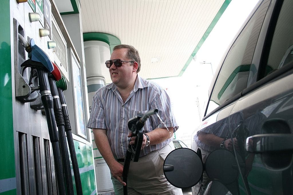 Nagy kérdés, mit lépnek erre Magyar Péterék: átlépte lélektani határt a dízel ára
