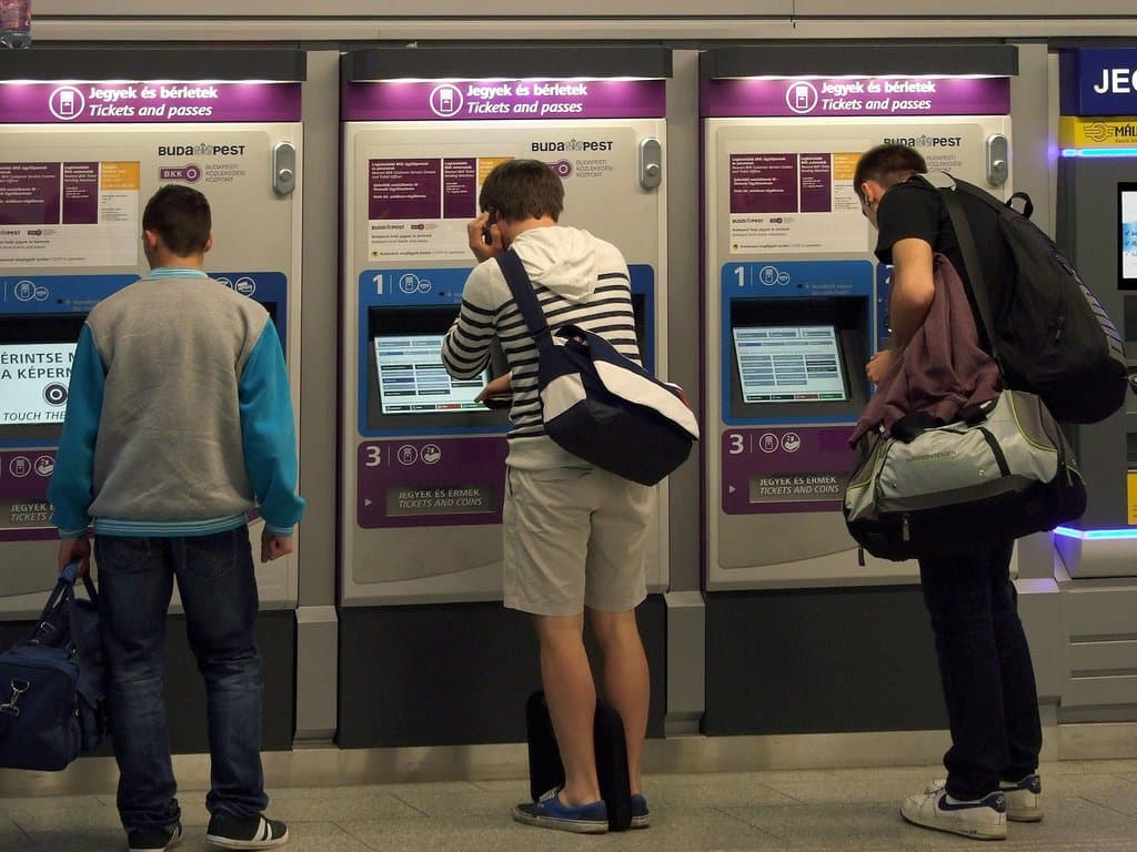 Felzárkózott Budapest, megérkeztek a modern bérletautomaták