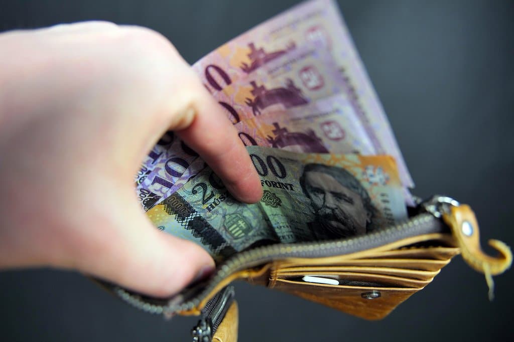 Figyelem: így változik a TB összege 2027-től, készíthetjük a pénztárcáinkat