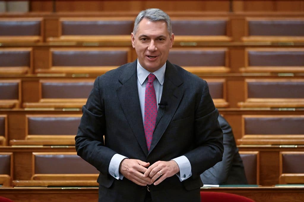 Négy jelölt van Lázár János megüresedett helyére