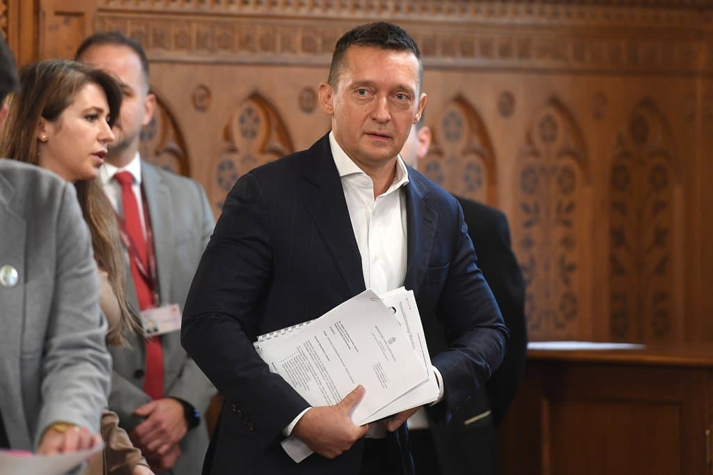 Nagyobb bajban lehet Rogán Antal, mint gondoltuk: akár 10 évet is kaphat a szabadalmi kifizetések miatt