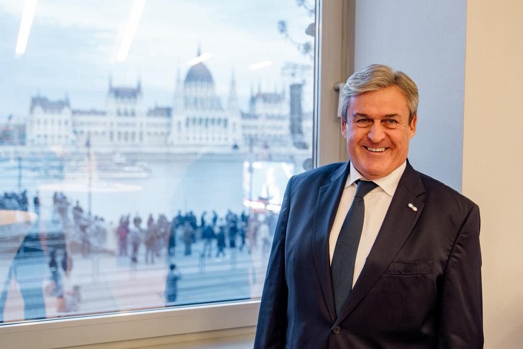 Kapitány István meghatódott: a magyarok 84 százaléka csatlakozott az energiatakarékossági összefogáshoz