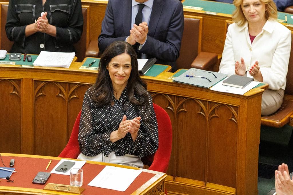 Beleszálltak Orbán Anitába: megkeseredettnek tűnik, de a sűrűbb posztolással is még gyenge külügyminiszterként
