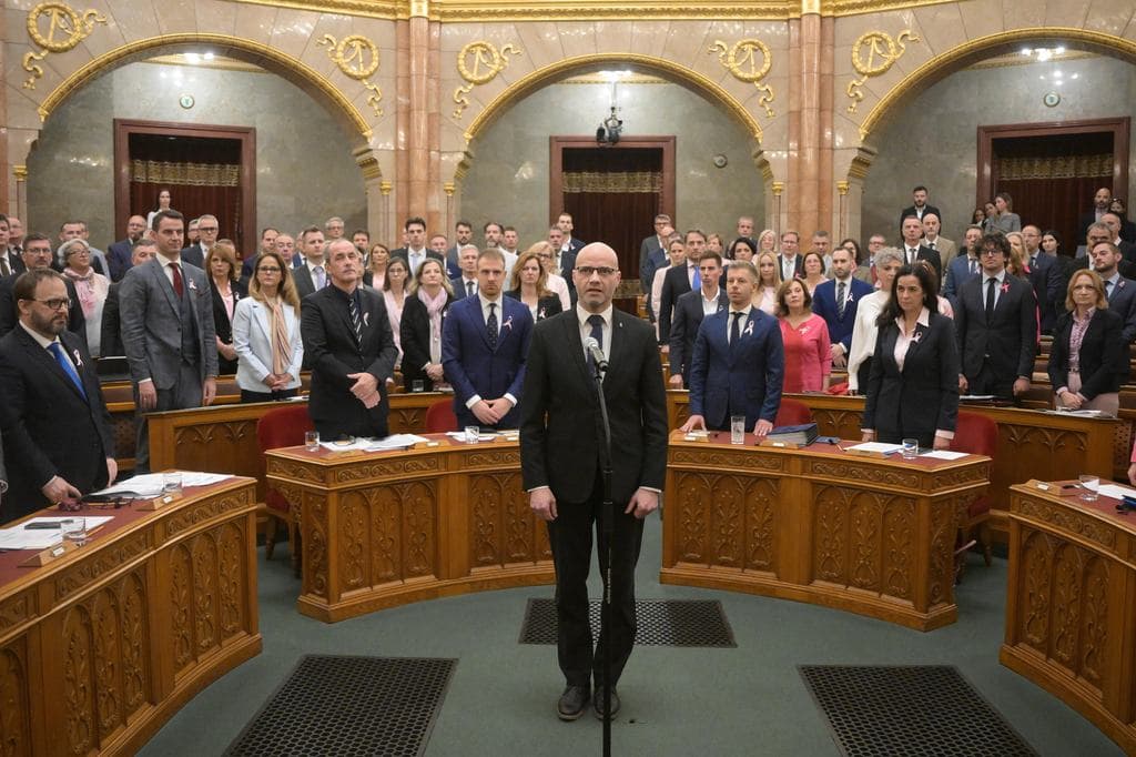 Megválasztották a Médiatanács új tagját, a Fidesz kivonult a Parlamentből