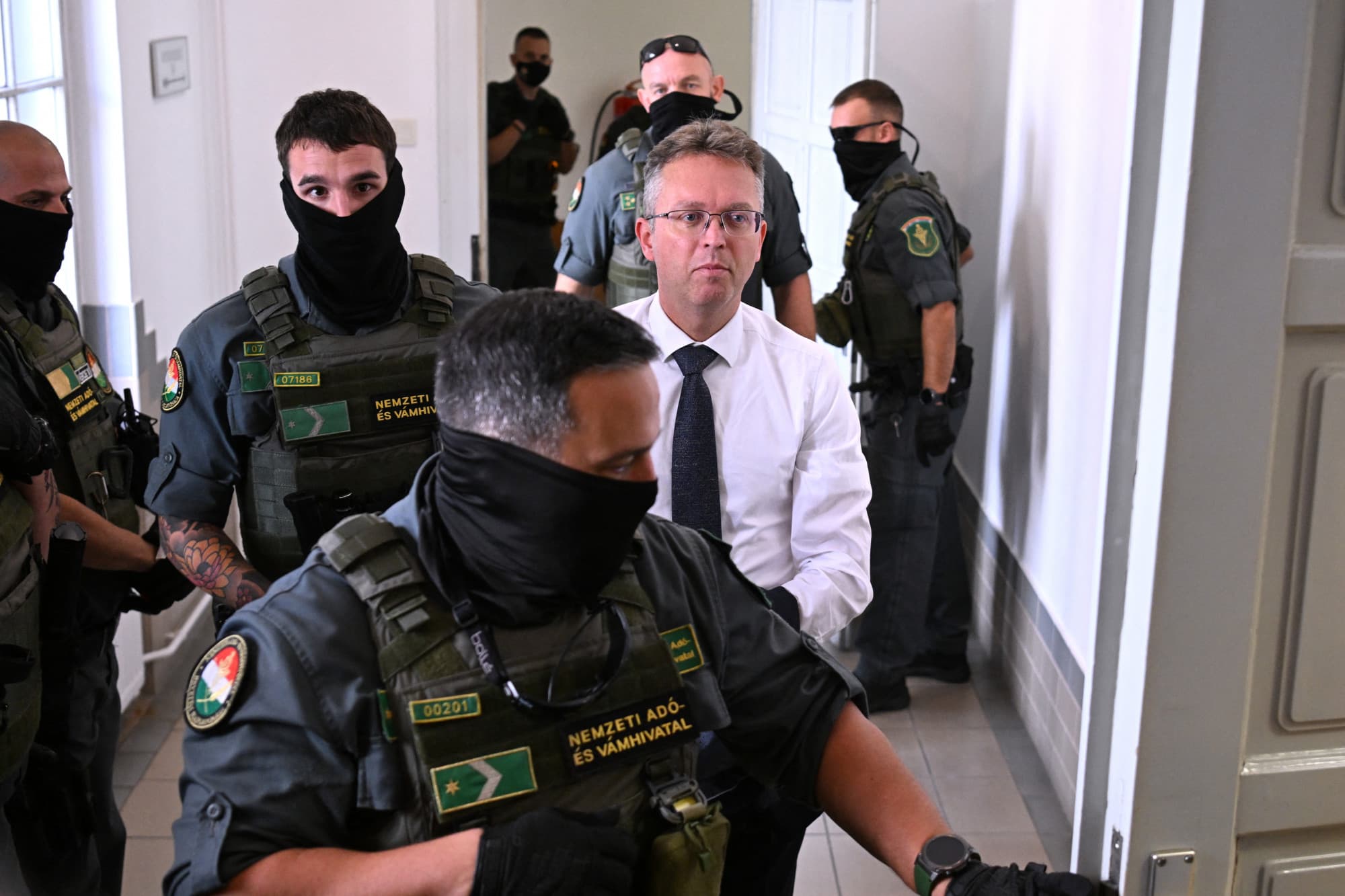 Meghosszabbították Hankó Balázs letartóztatását, a volt miniszter rácsok mögött tölti a karácsonyt