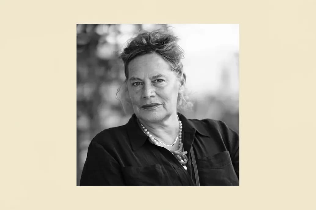Deborah Levy: Augusztusi kék (részlet)