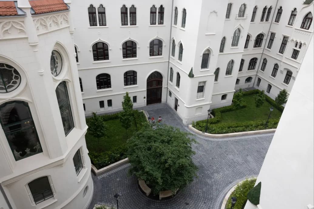 Az előző kormányzatban a kabinetben dolgoztak, most dobozok között nézik egymást napi nyolc órában