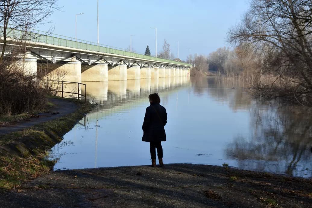 A repülőrajt még mindig csúszik, az árakat viszont kordában tartja a Tisza-győzelem
