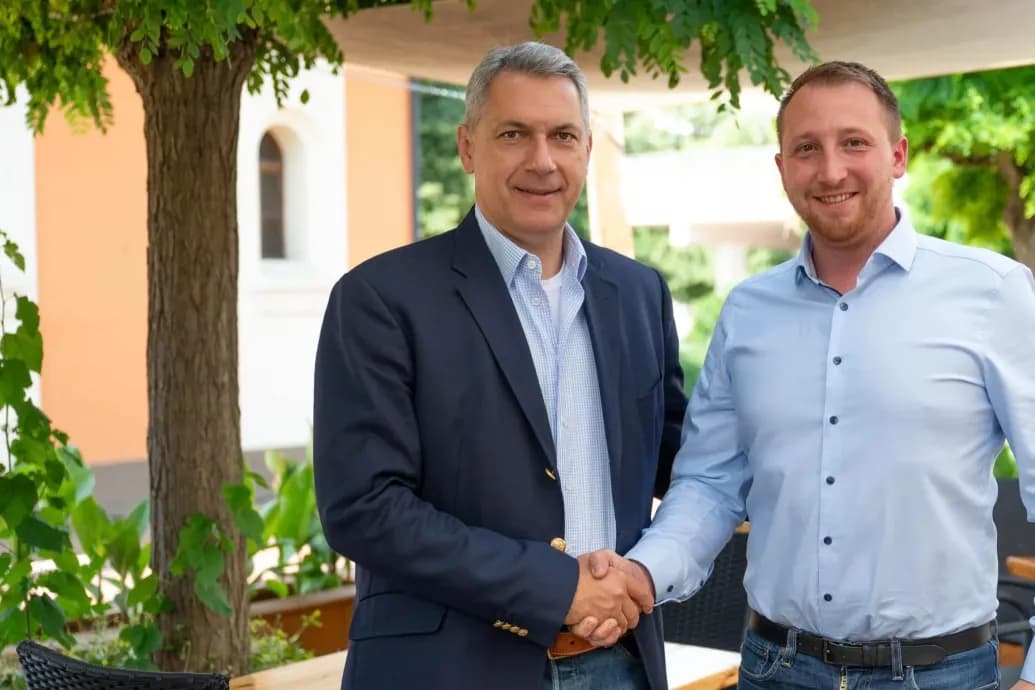 Kirúgták a MÁV-tól Orbán kampánykörútjának egyik résztvevőjét, akire a kampányban figyelt fel a Telex