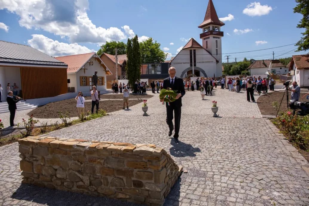 Tarr Zoltán első erdélyi útján Markóval fotózkodott, Kelemen Hunorral nem, és a támogatások átvilágítása volt a fő témája