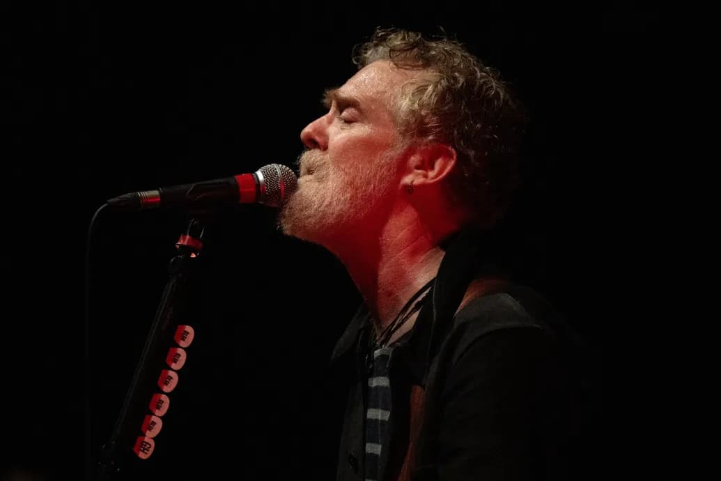 Motorbalesetben meghalt Glen Hansard Oscar-díjas zenész