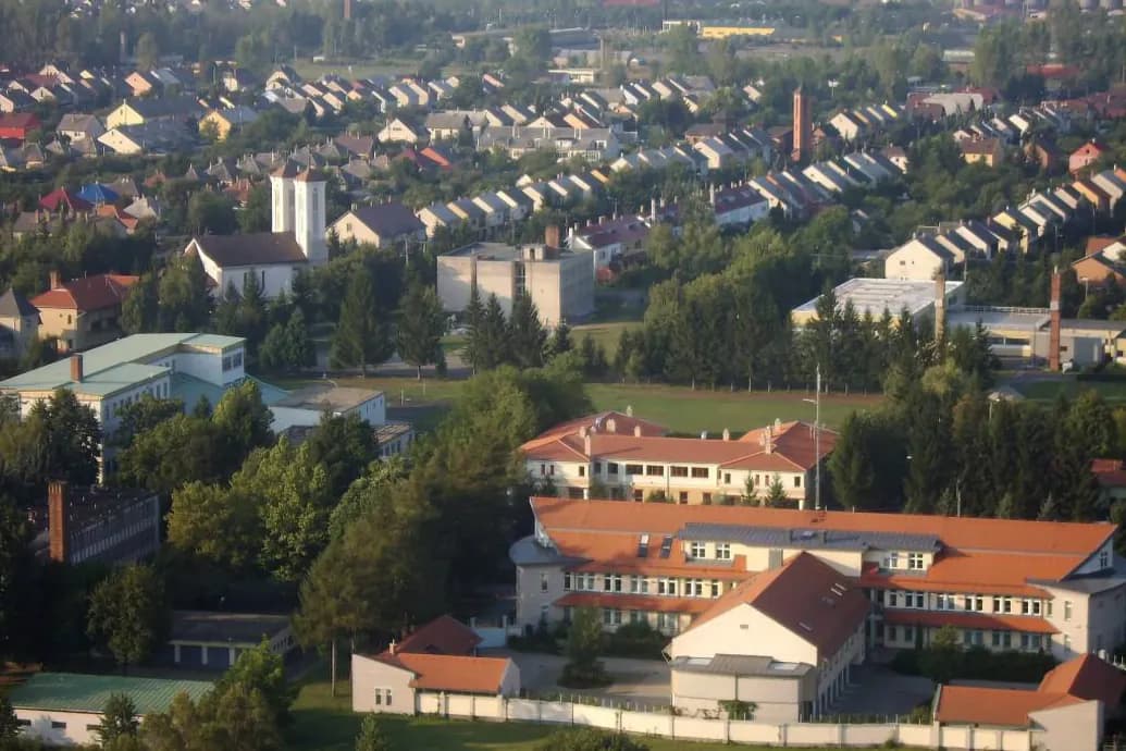 Encs polgármestere felszólította a helyieket, ne adják el az ingatlanukat a felszámolt kassai telepről kilakoltatott cigányoknak