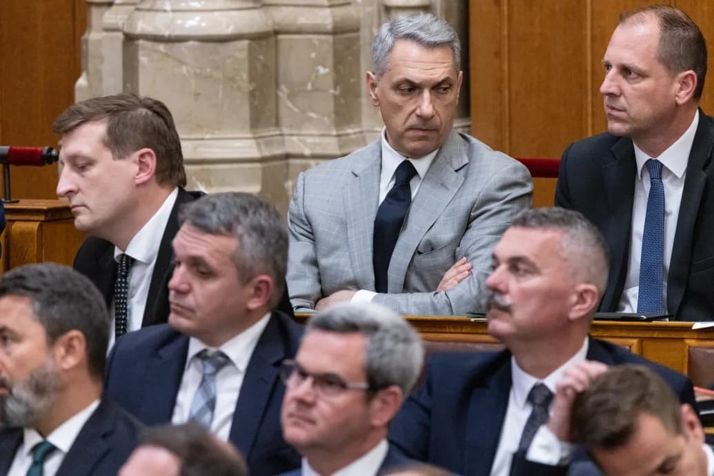 Lázár János csak minimálbért kapott a sok hiányzása miatt