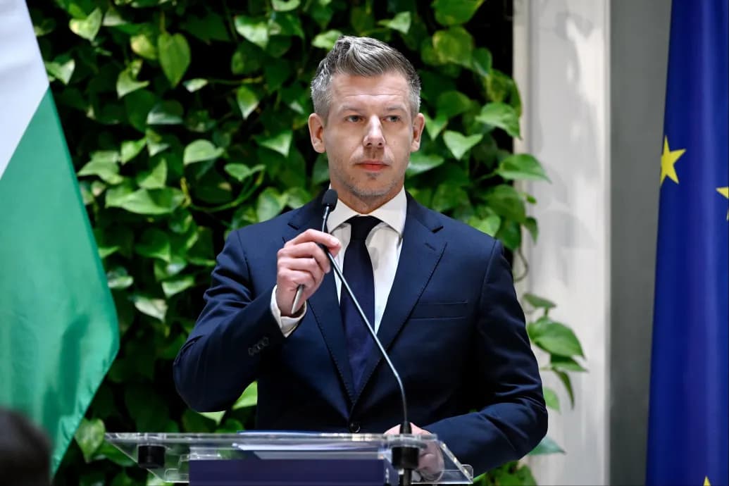 Kormányzati tájékoztatót tart Magyar Péter