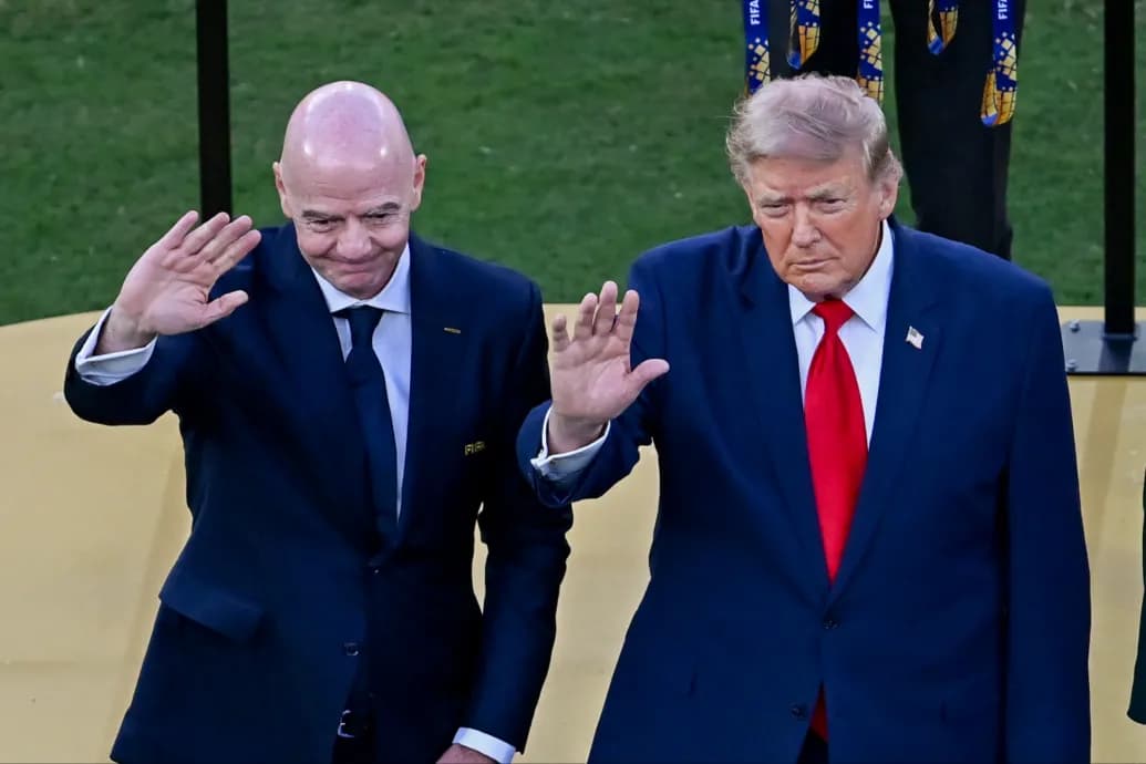 Trump szerint szörnyű hibát követne el a FIFA, ha leváltaná a fantasztikus Infantinót