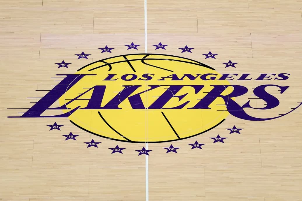 Közel 4 ezer milliárd forintnak megfelelő összegért veheti meg a Los Angeles Lakers-t Trump vejének testvére és üzlettársa