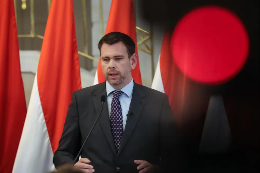 Kezdődik a kormányzati sajtótájékoztató