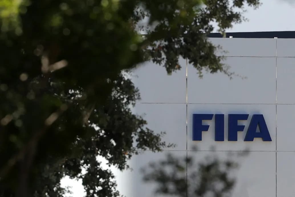 Kirúgták a FIFA egyik magas rangú vezetőjét, miután nyíltan kritizálta Infantinót