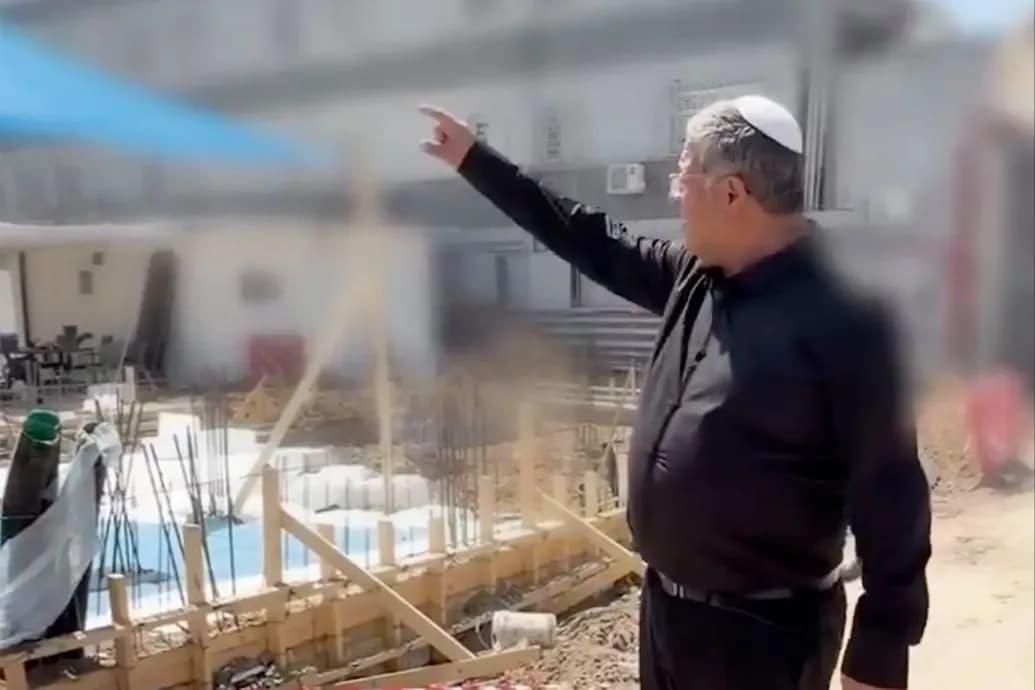 Az izraeli belbiztonsági miniszter bemutatott egy akasztófát, amelyen a terrorizmusért elítélt palesztinokat akar kivégeztetni