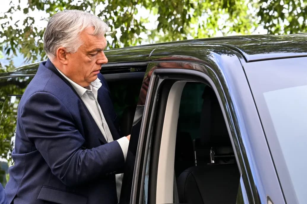Orbán Viktor most a horvátországi Vis szigetén fotózták le a fiával és vejével