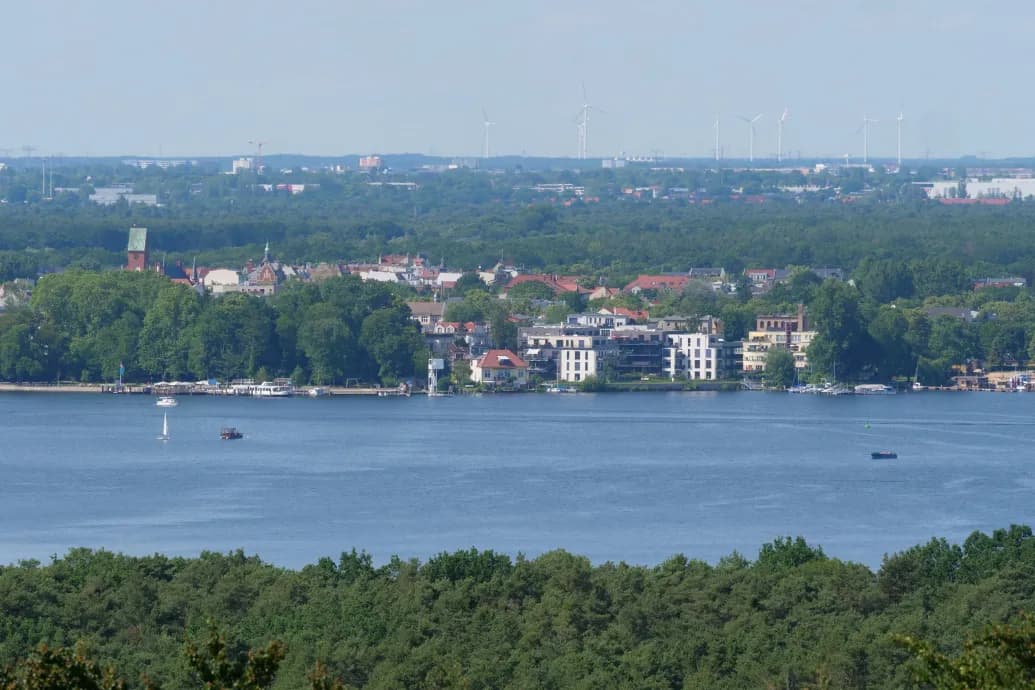 Fegyvereket ásott el Berlinben, gyújtóbombát adott fel Bukarestben a Romániában elfogott orosz ügynök