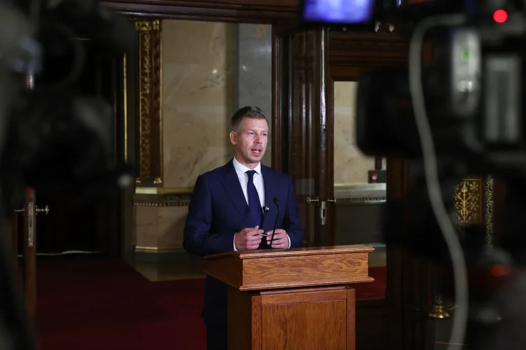 Magyar Péter szerint senki szerint nem elfogadható, hogy hat év alatt sem születnek ítéletek, ezért több erőforrást kell adni az ügyészségnek és a NAV-nak