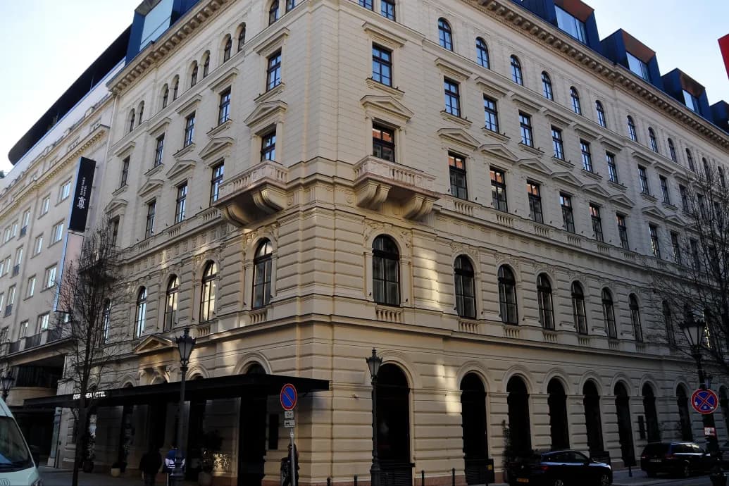 Tiborcz István ötcsillagos hotelében szállásolták el Szijjártóék a külügy vendégeit