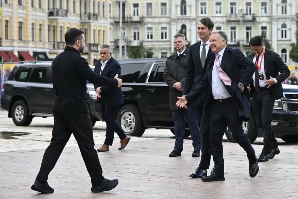Megérkezett az amerikai delegáció Kijevbe, hogy Zelenszkijjel tárgyaljon