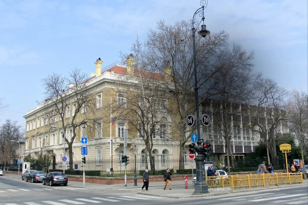 Legalább tíz orosz diplomatát biztosan kémként tartott nyilván az elhárítás, két üzenete is van a kiutasításuknak
