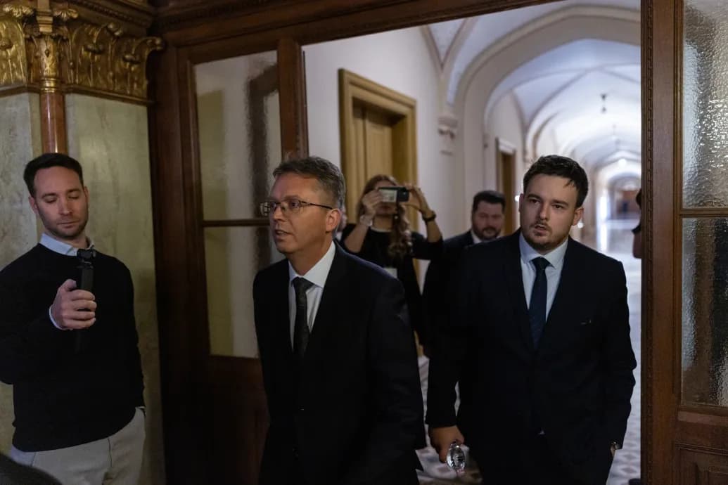 Meghosszabbították Hankó Balázs letartóztatását