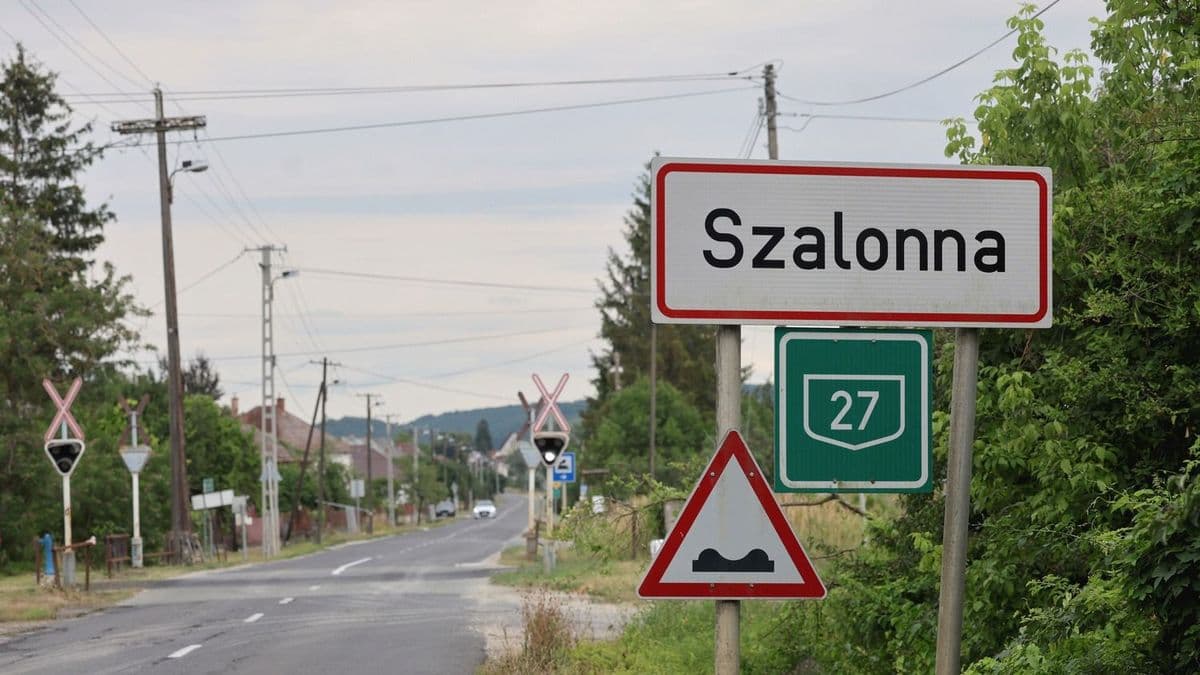 „Nem tudom, mi lesz ennek a vége” – Így fogadták Szalonnán a kassai romatelepről érkezett családokat (helyszíni fotókkal, videóval)
