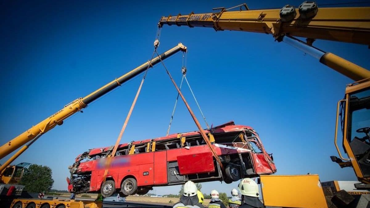 Megerősítette a rendőrség: őrizetbe vették a lengyel busz sofőrjét, ezért indult ellene eljárás