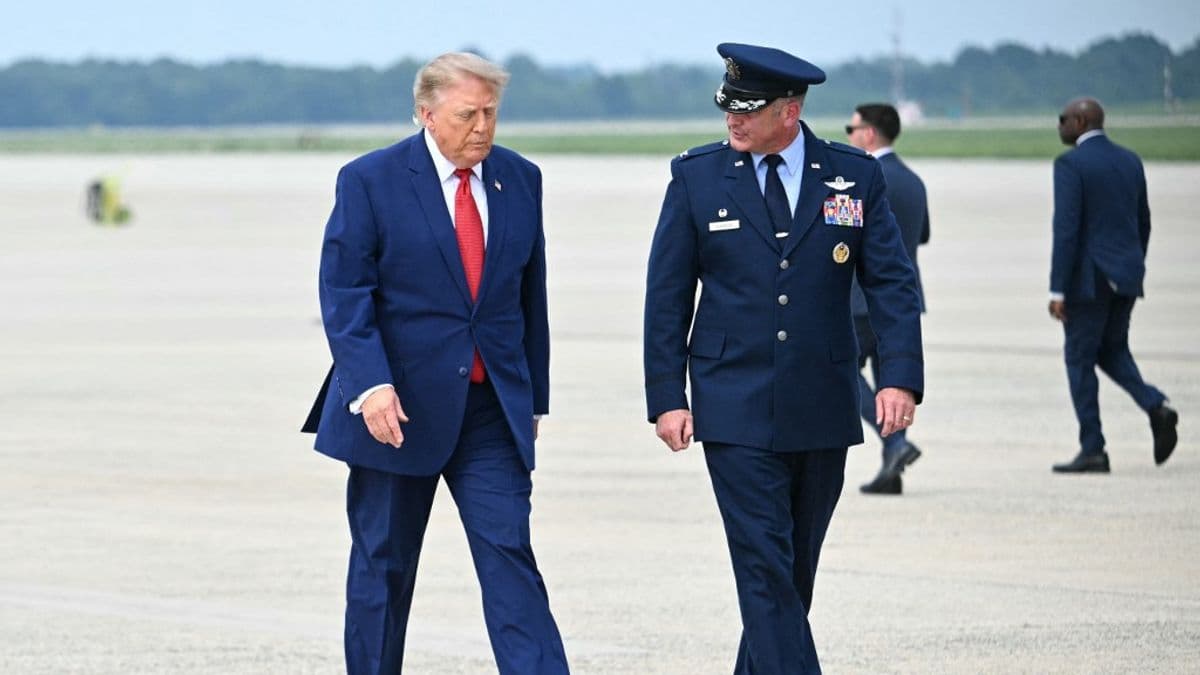 Életre kelt egy kémfilm: így tűnt el Trump a török repülőtéren + videó