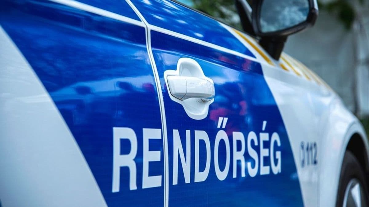 Repült egy autó a 37-esen, mentőhelikopter a helyszínen