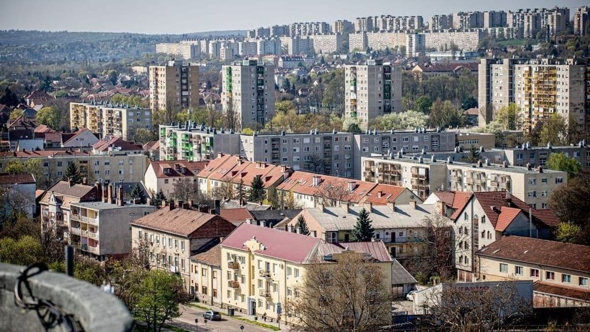 Bombariadóval kezdődött, majd jött a robbanás is Miskolcon