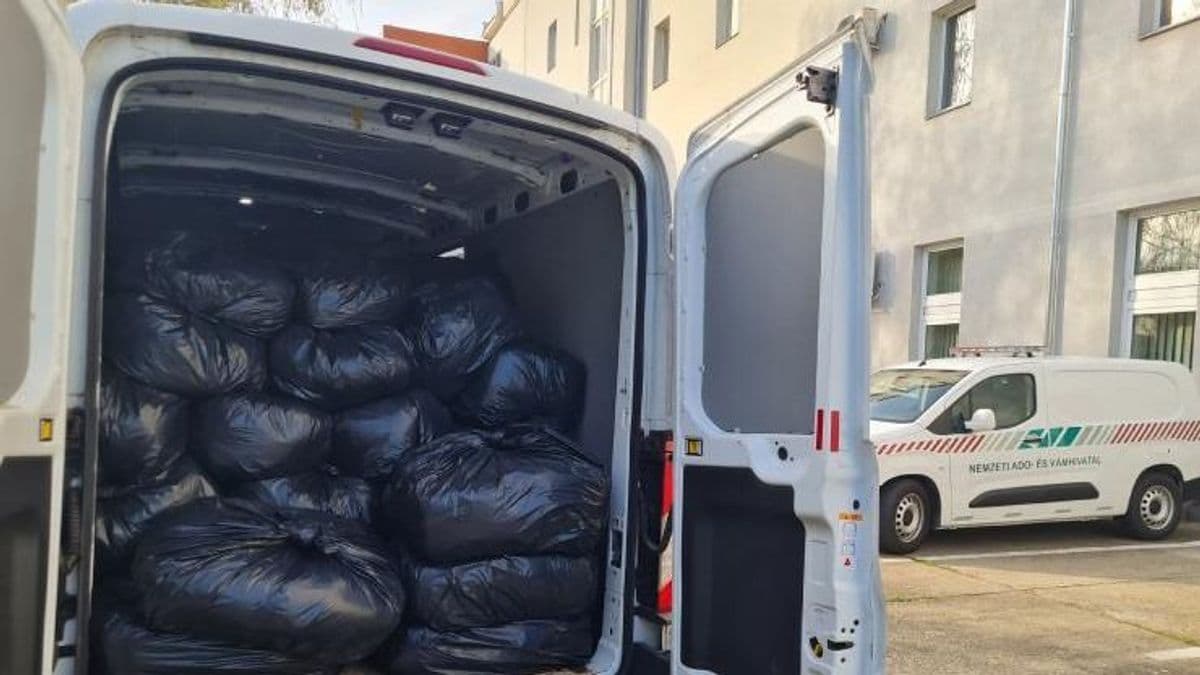 Újabb csapás a dohánymaffiára: már 1,2 milliárd forintnál jár a NAV fogása – videóval