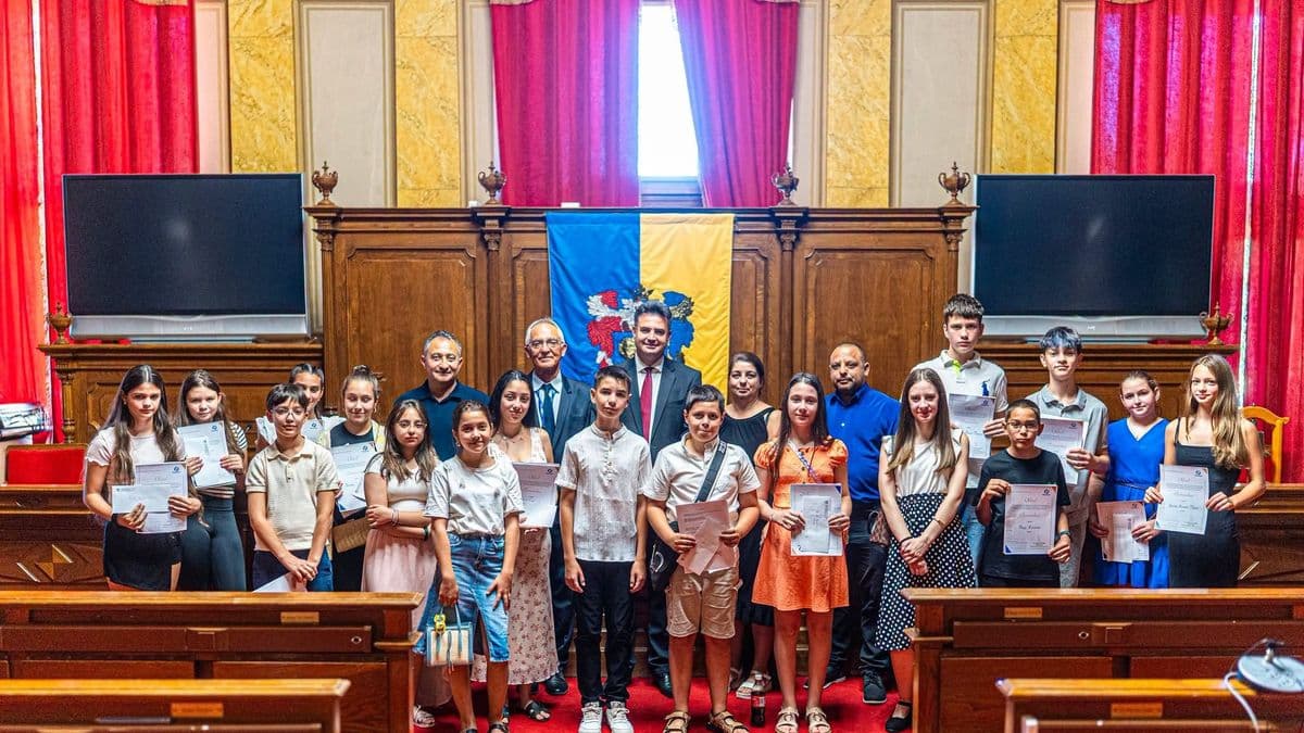 Vásárhelyen 22 felsős roma diák ért el 3,8 feletti tanulmányi eredményt