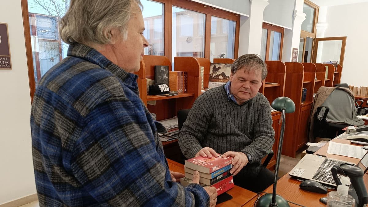 Akár több ezer forintot is lehet most spórolni a könyvtárban