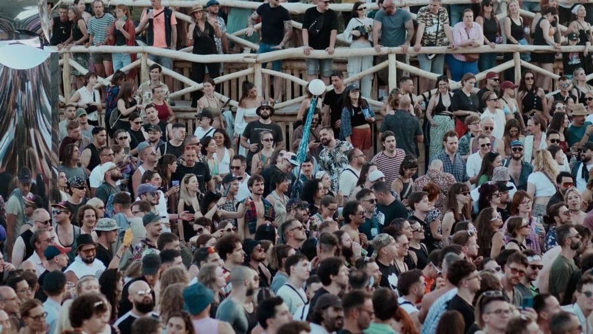Ingyenes belépéssel robban a hard dance fesztivál a Velencei-tó partján