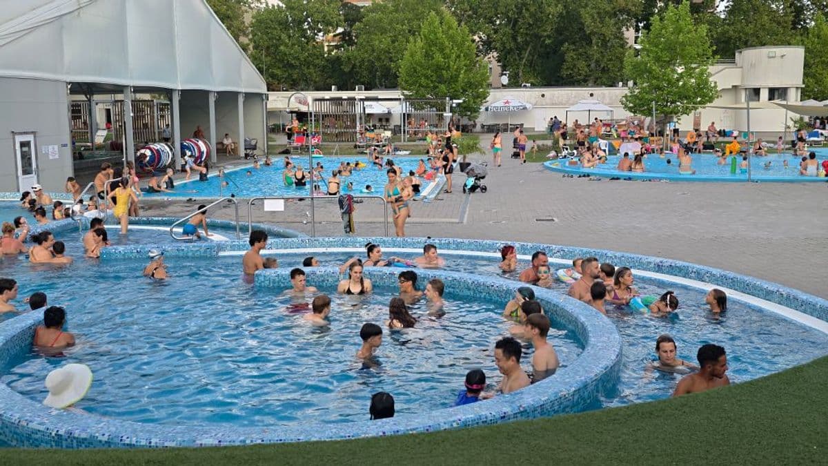 Teltház lett belőle, ezért meghosszabbítják az ingyenes strandolást Fehérváron