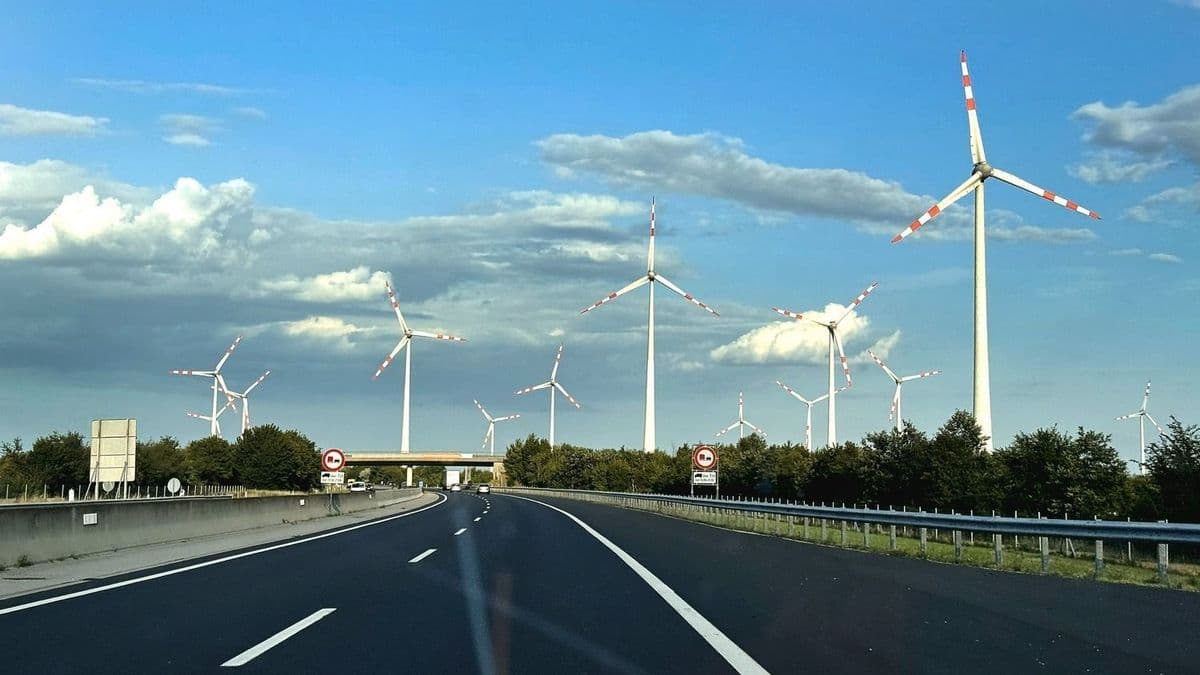 Szélerőművek jöhetnek Sárbogárd térségébe? – 11 kérdést küldött a miniszternek a helyi képviselő