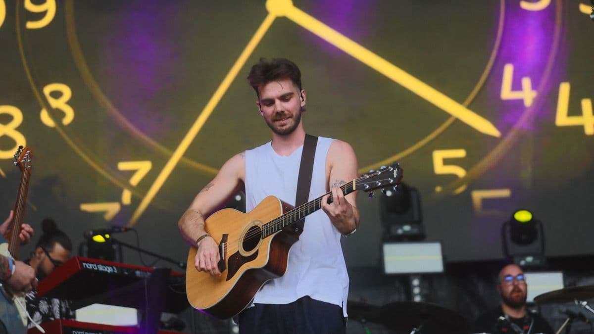 Óriási bulit csinált Dánielfy Gergő a Campus Fesztiválon, képeken a koncert