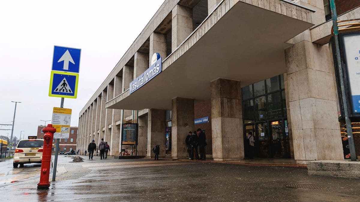 Mozi a Nagyállomáson, aluljáró a villamostól a peronokig és egy 30 ezer fős rendezvénytér