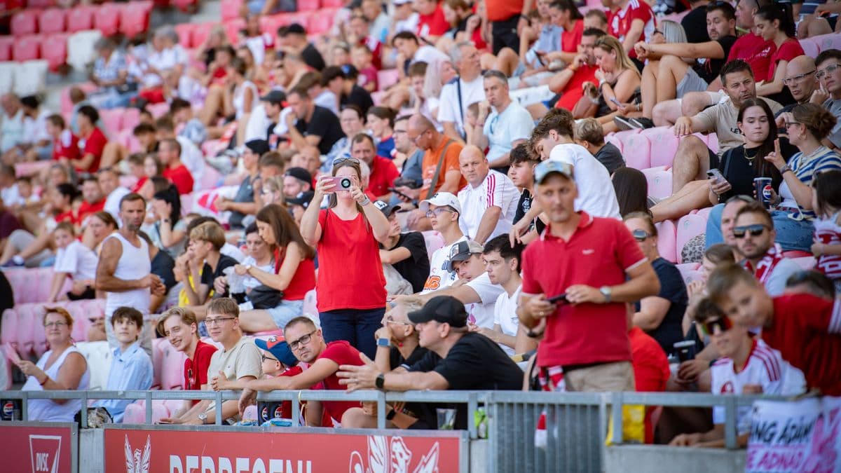 Micsoda hangulat! Szurkolói fotók a DVSC-GYŐRI ETO összecsapásáról!
