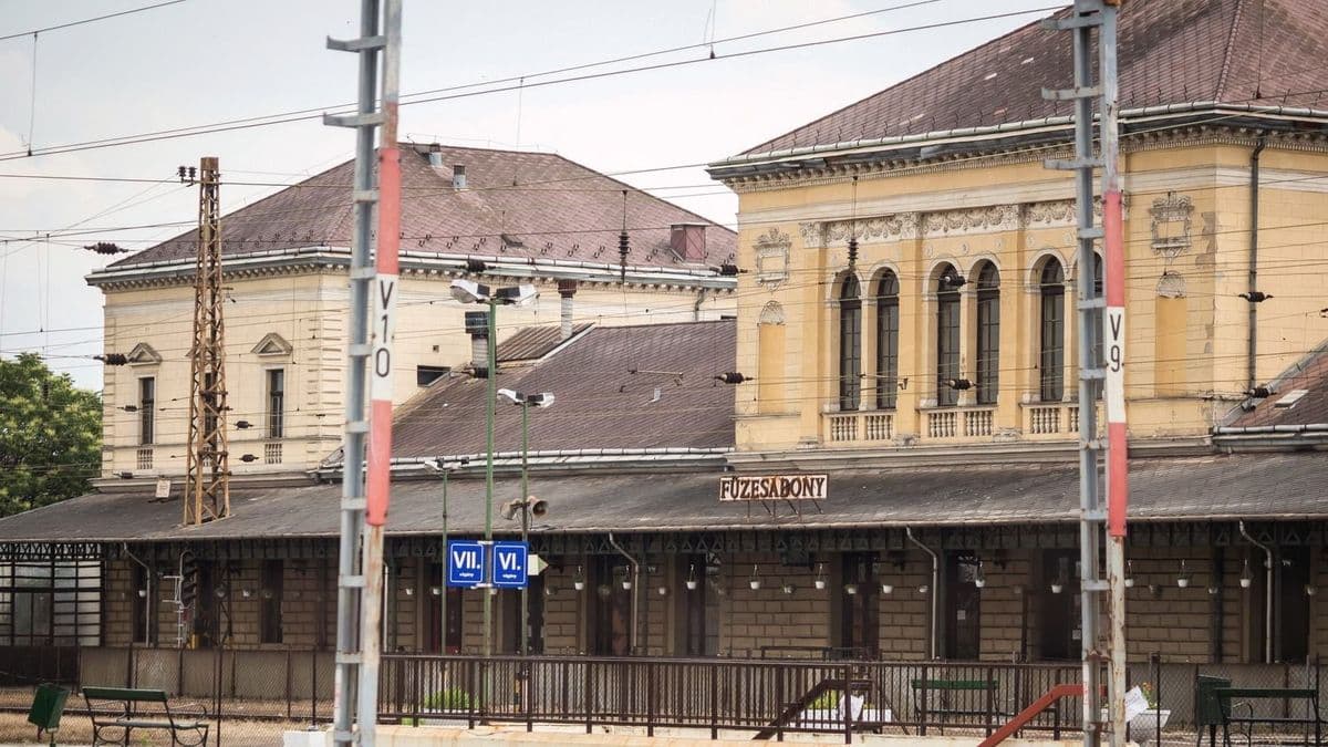 Tényleg ekkorát hibázott a MÁV? Százéves legendát őriz a füzesabonyi állomás, de az igazságot csak kevesen tudják