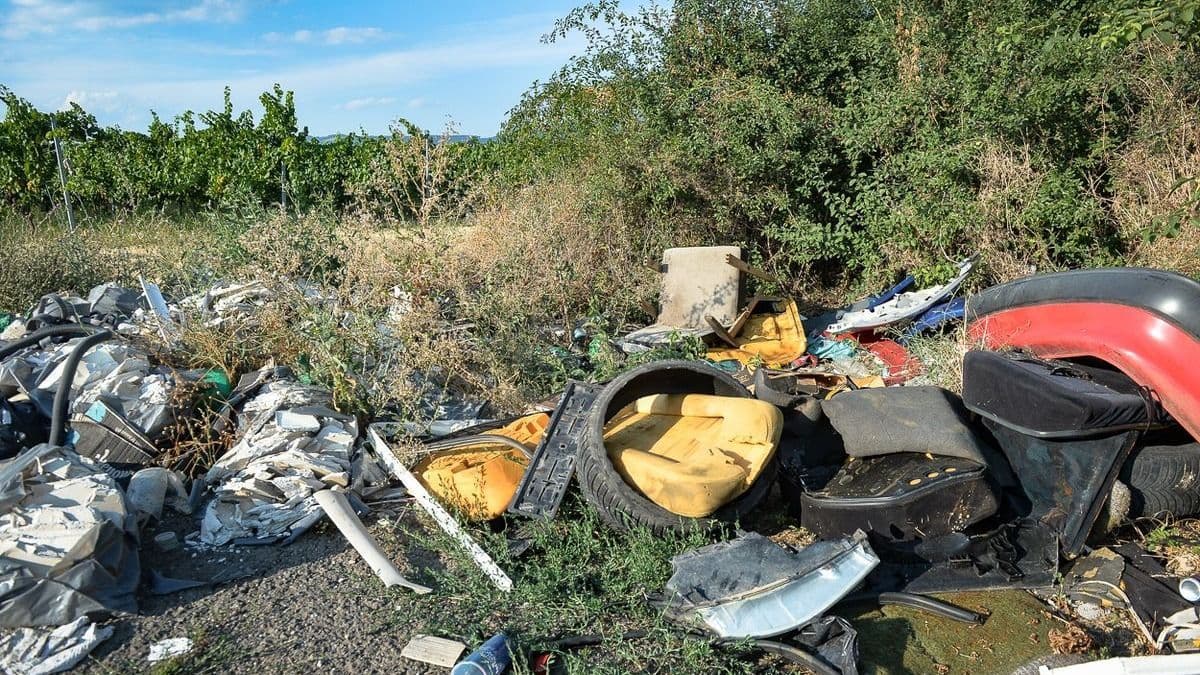 Betelt a pohár a hevesi városban: keményen fellépnek az illegális szemétlerakók ellen